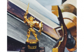Создатели Lords Mobile удержат игроков дома на зимние праздники золотыми статуэтками Невероятного Лорда