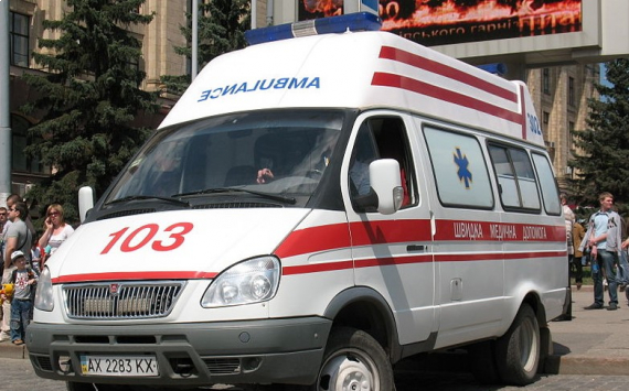 Азаров передал самарским больницам 38 машин скорой помощи